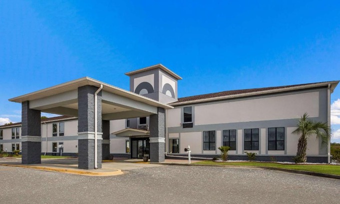 Moultrie Hotel | Quality Inn