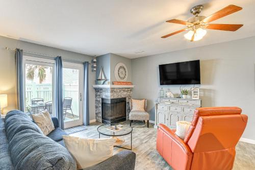 Galveston Apartment | quarter Mi to Seawall Relaxing Galveston Condo!