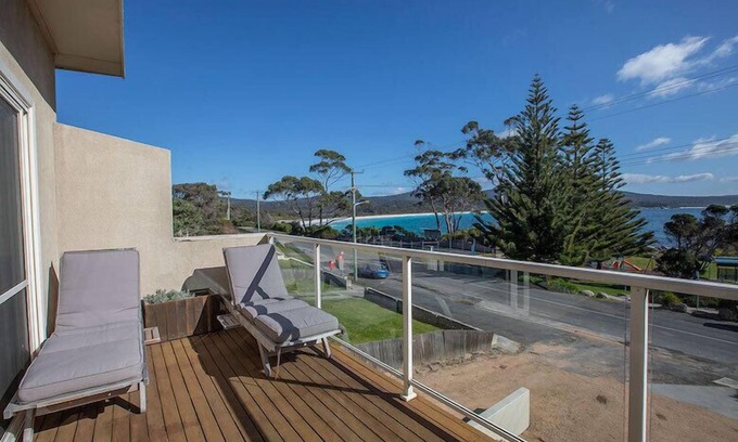 Binalong Bay Apartment | Quarterdeck Apartment
