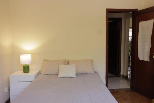 Serra House | Quarto Casal com Varanda Casa Caramel