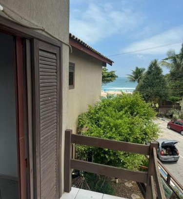 Tombo House | Quarto lateral da beira mar - tombo - guarujá