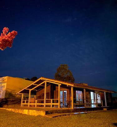 Sao Roque House | QUARTO Outono em Casa de Madeira no Alto da Serra - PetFriendly