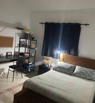 Alfenas House | Quarto para casal com banheiro individual exclusivo para o hóspede em apartamento compartilhado