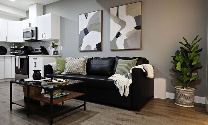 Southwest Edmonton Condo | Queen Bed|Near Airport|Kids Playground|Disney+
