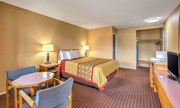 Ashland Hotel | Queen Bed Room, Scottish Inns Ashland, Right Off Interstate 5, Free Parking