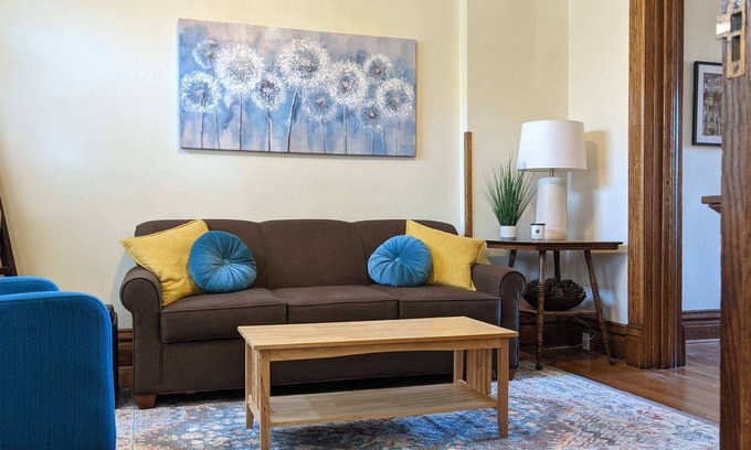 Helena Apartment | Queen City Charmer