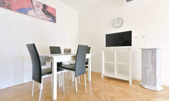Marghera Apartment | Queen Home Beauty - Two Bedroom Apartment, Sleeps 6