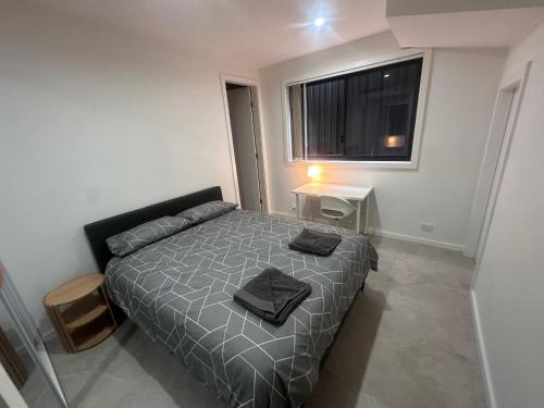 Guildford House | Queen Room with Attached Bathroom - OR10