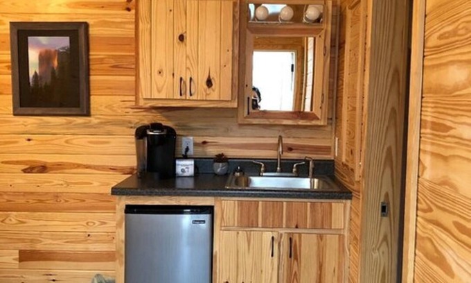 Oakhurst Hotel | Queen's Inn By the River