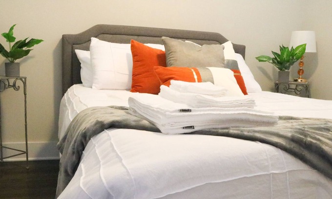 Optimist Park Apartment | Queen π Suite~FREE WIFI & PARKING~10mins from Bank of America Stadium π