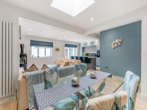 Scarborough House | Queensway