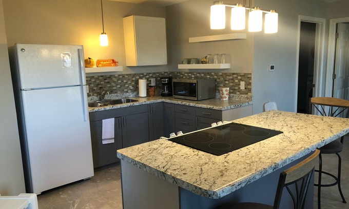 Dorchester Apartment | Quiet - 1 Bedroom Rental Unit on Main Level