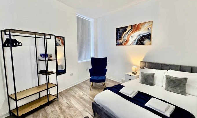 Bury Apartment | Quiet 1BR | Turf Apartment | 5 Mins to Bury