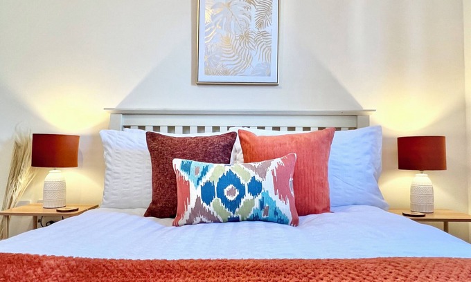 Hatfield Apartment | Quiet 2-bed w/gated parking in Hatfield