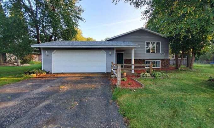 Eau Claire House | Quiet 3BR/2BA Near Mall, Shopping Centers, & I-94