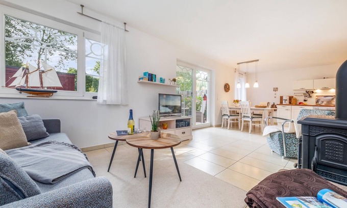 Zingst Apartment | Quiet and central vacation apartment with fireplace by the Baltic Sea