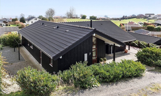 Hejlsminde Strand House | Quiet and idyllic location with a panoramic view of the sea