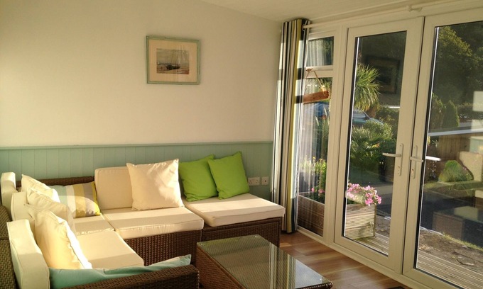 Mumbles Ski Chalet | Quiet chalet, near the beach with park view