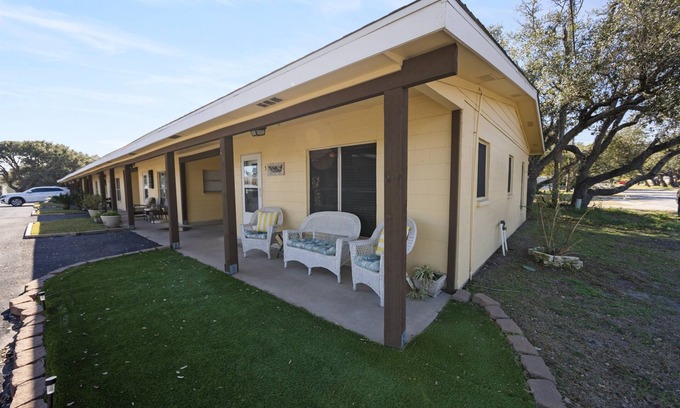 Fulton Cottage | Quiet Cottage steps away from Fulton Pier | Sleeps 4