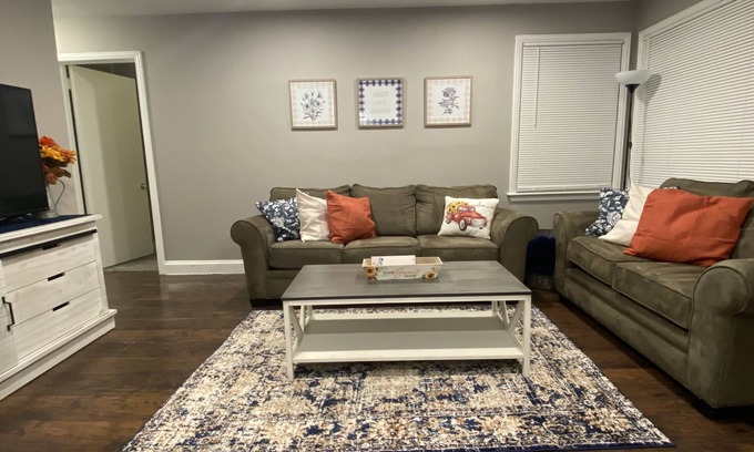 Royal Oak House | Quiet Gem in Royal Oak, RO Downtown & Detroit at Your Door!