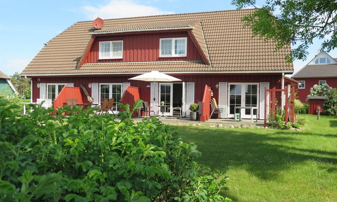 Wieck auf dem Darss House | Quiet holiday home with sauna and WiFi on a large plot in Wieck