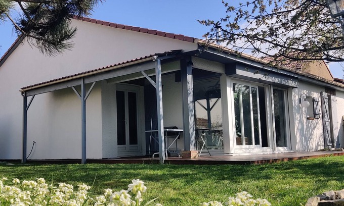 Cernay-la-Ville House | Quiet house 5 minutes from Les Vaux de Cernay, garden + private parking