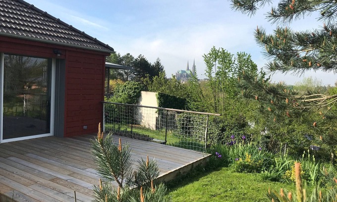 Chartres Cottage | Quiet house in Chartres with terrace, garden, and wheelchair accessible