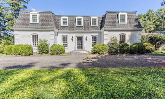 Petersburg House | Quiet lake view w/spacious rooms! Movie room & more