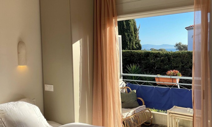 Cap-d'Antibes Apartment | Quiet location on Cap d'Antibes, sea view and 2 minutes from the most beautiful beaches
