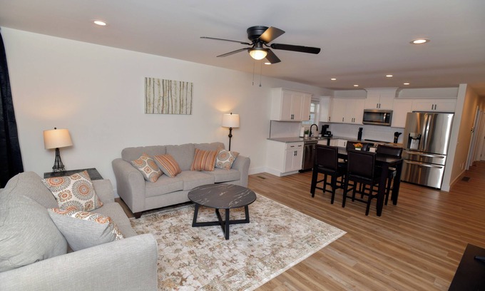 Berea Apartment | Quiet, Luxury Home w/Garage - Minutes from The Pinnacles and I-75.