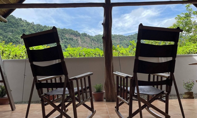 Baru House | Quiet Mountain Home, 20-minute drive to Playa Dominical
