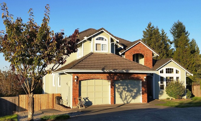 Puyallup Apartment | Quiet Nature Abounds at this Luxurious Apartment