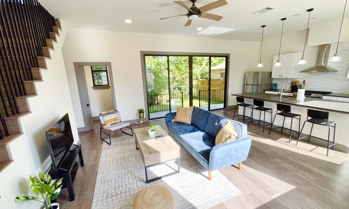 St. Johns House | Quiet Oasis 10 min from Downtown, New Build 2022!
