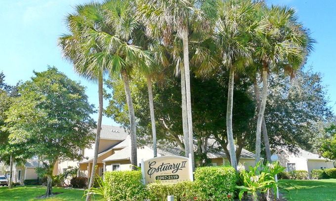 Marco Island Condo | Quiet, relaxing condo w/ heated pool just a short drive from the beach