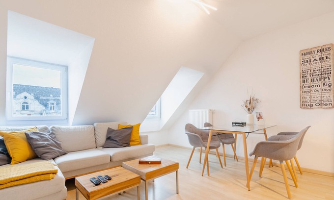 Mitte Apartment | Quiet top floor apartment in the heart of Wiesbaden close to the theater, museum, RMCC, main station