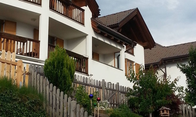 Lajen Condo | Quietly located vacation apartment with all-day sunshine