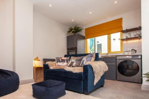 Cardiff City Centre Apartment | Quirky Aparthotel 2min to Central Station