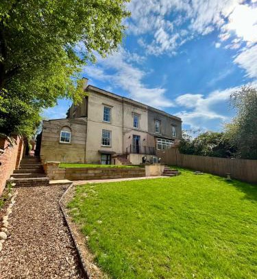 Northampton Apartment | Quirky Garden Apartment
