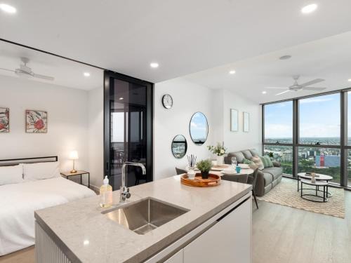 Brisbane Central Business District Apartment | QW Riverside Luxe Apartments by Independent Host