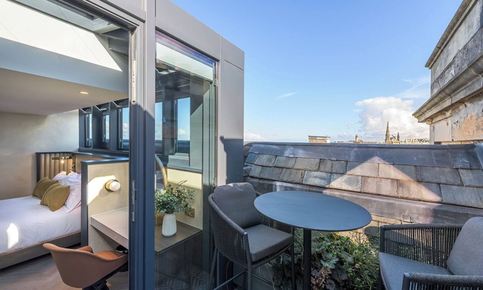 New Town Apartment | RÌGH Residences