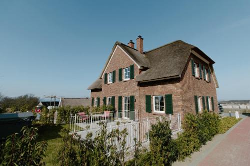 Lohme House | Rügenvilla im Glück - mit Wellnessbereich und Kamin. Hunde willkommen