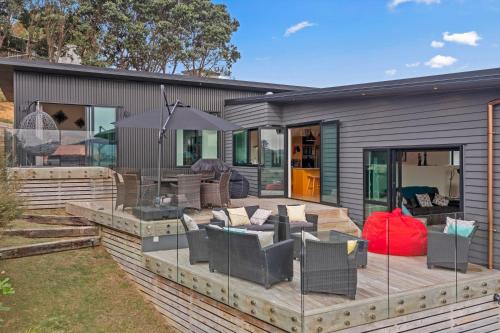 Raglan House | R and R at Robertson - Raglan Holiday Home