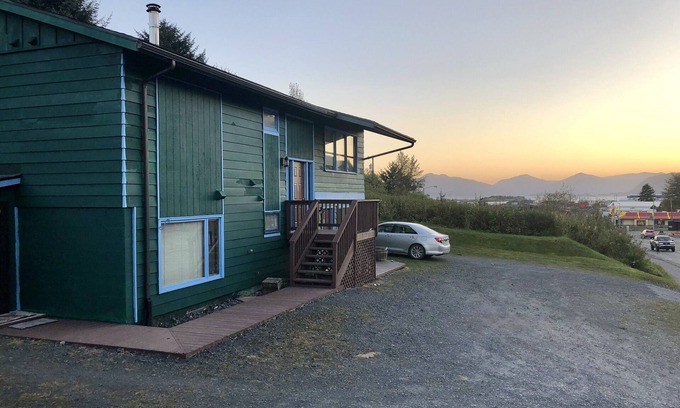 Kodiak Apartment | R & B's Pad