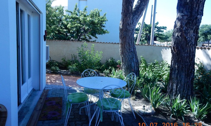 Port-Saint-Louis-du-Rhone House | R C In a villa - Between the Rhone and the Sea