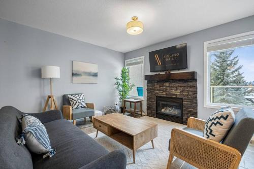 East Kootenay House | R&R Relaxation Ridge, Private Hot Tub, Spacious