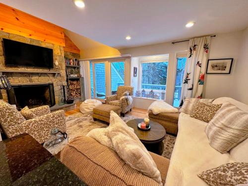 Bretton Woods House | R20 luxury ski-in/out townhome in Bretton Woods next to beginner ski trail!