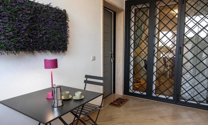 Ciampino Apartment | R4 STUDIO APARTMENT WITH PATIO AND GARDEN