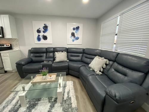Hollywood House | Rachaels Upscale 3 Bedrooms Luxury Home