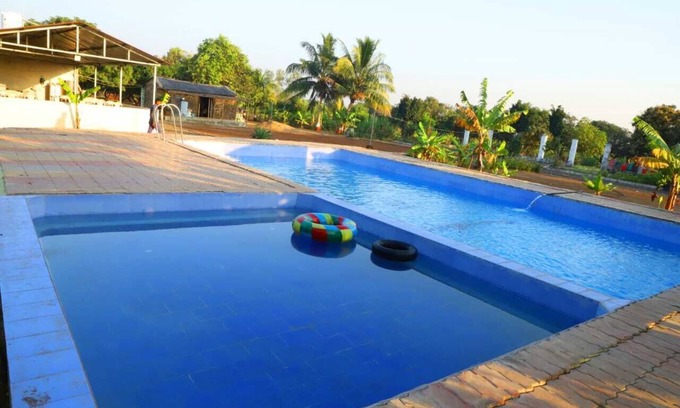 Maliya Hotel | Radhe Farm (200mtr from Devaliya Park)