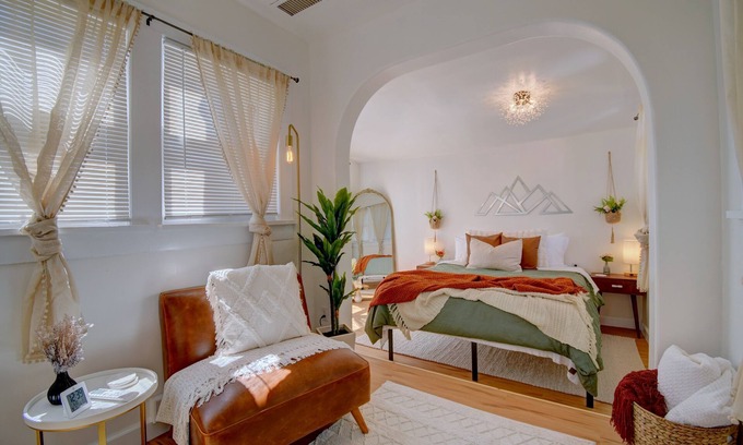 Downtown Albuquerque Apartment | Radiant Historic Downtown Home I Lots of Light I Covered Parking